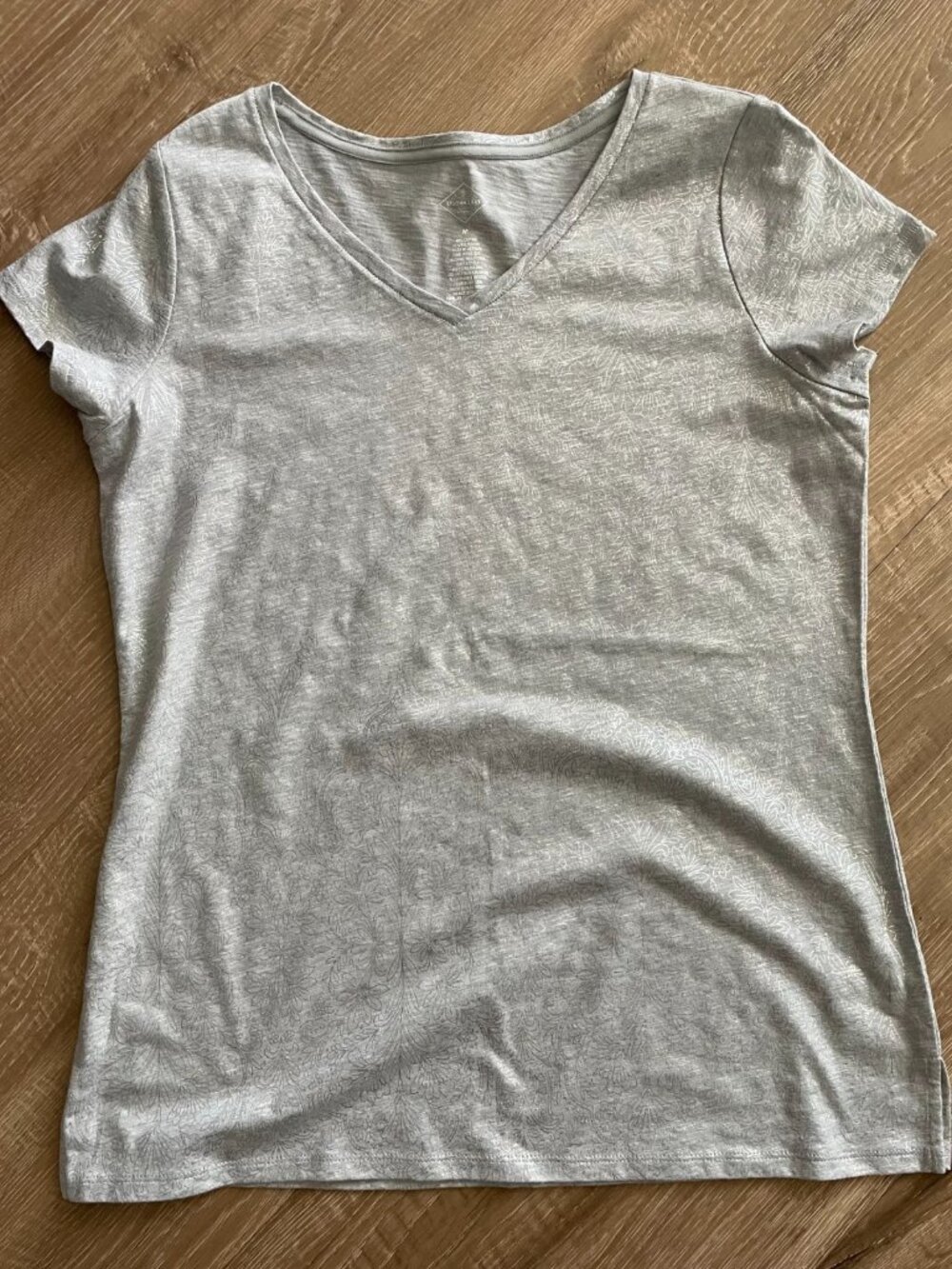 St. John's Bay Women's V-Neck T-Shirt Heather Gray Size M Pre-owned